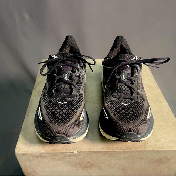 HOKA Clifton 9 Women’s Running Shoes - Black/White - Women’s Size 9.5 B - Picture 2 of 9